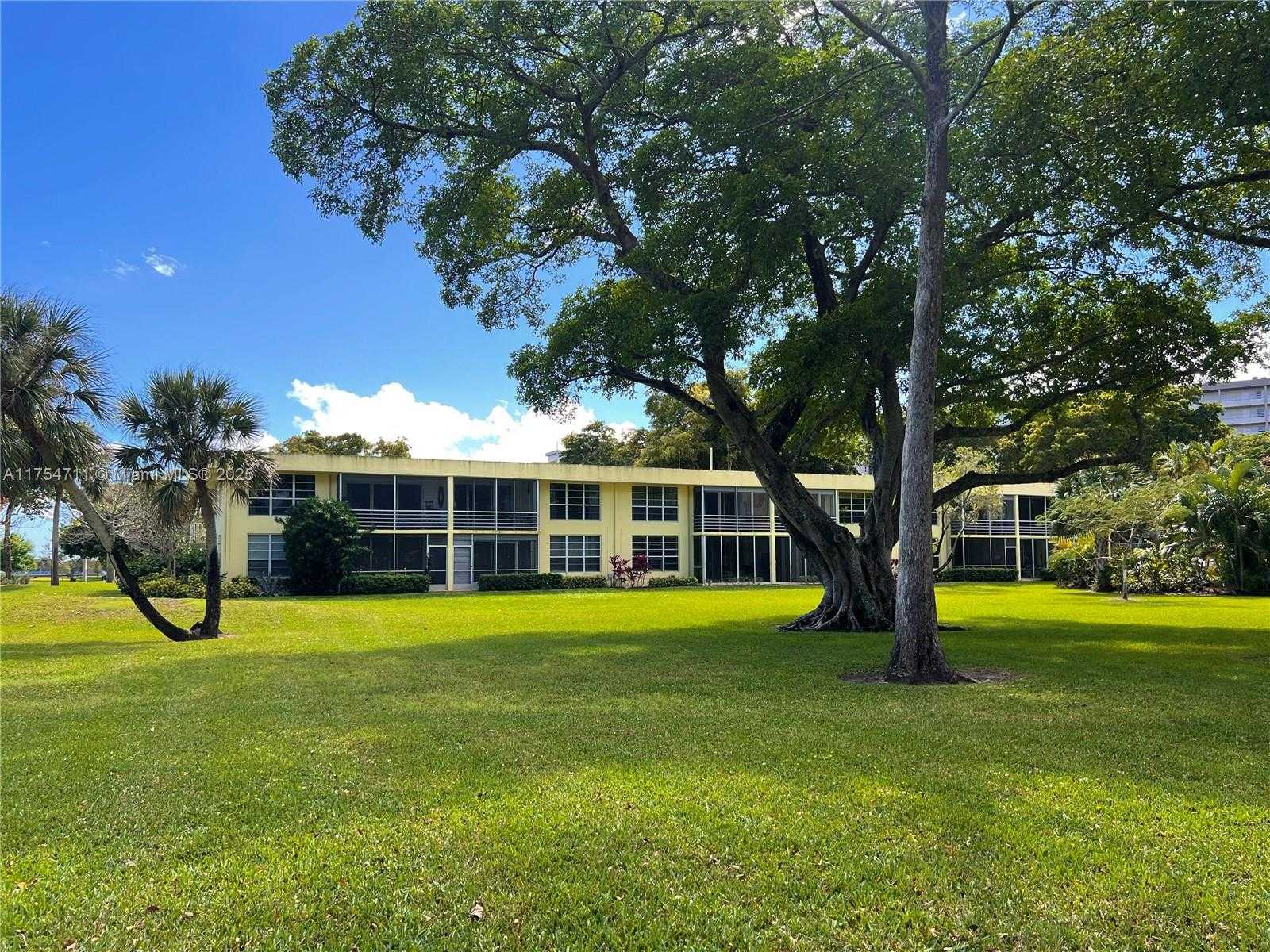Small Image of 550 OAKS LN #202, Pompano Beach Number 26