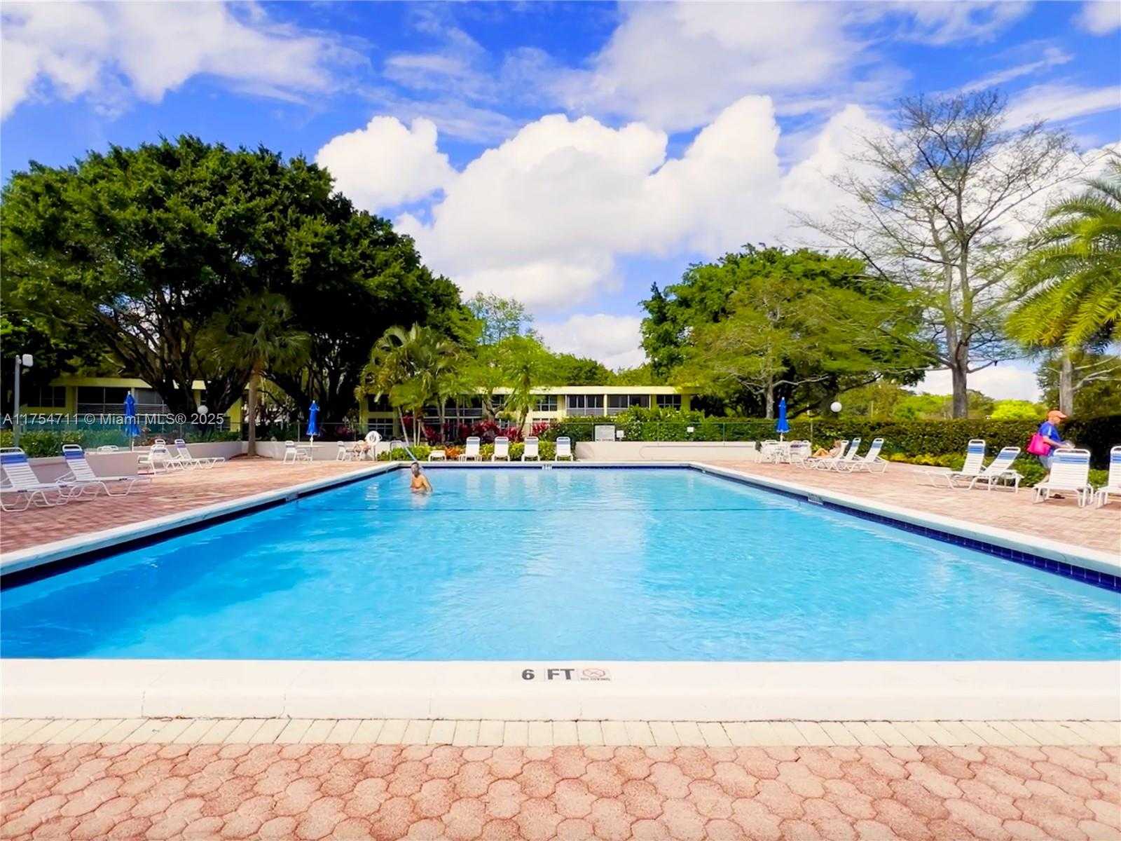 Small Image of 550 OAKS LN #202, Pompano Beach Number 28