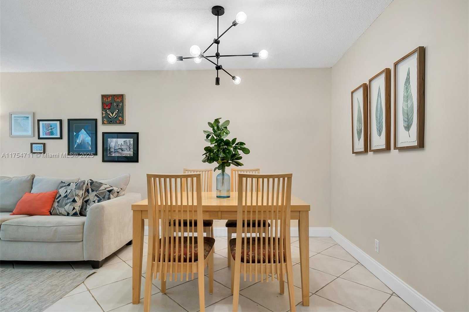 Small Image of 550 OAKS LN #202, Pompano Beach Number 5