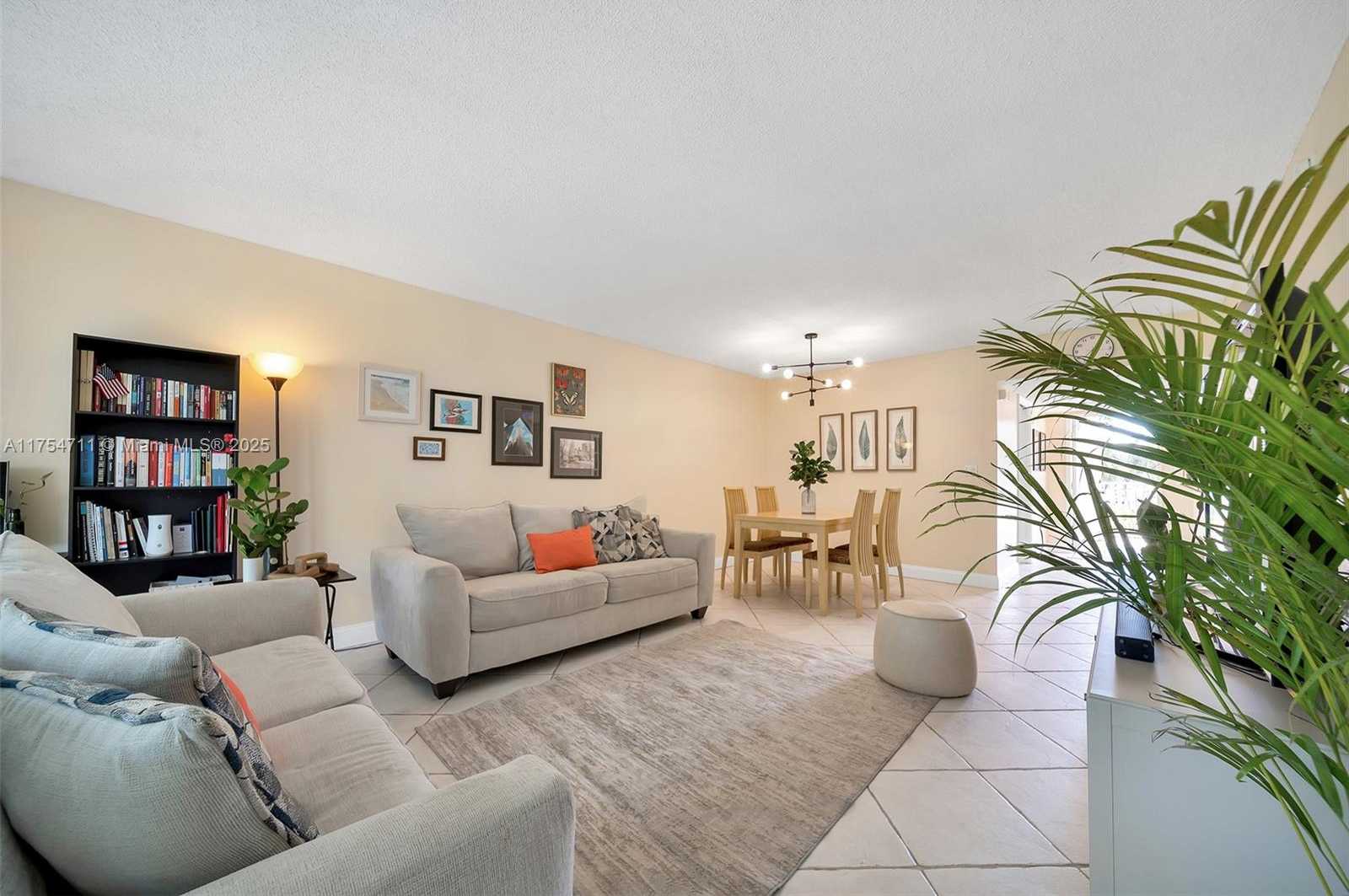 Small Image of 550 OAKS LN #202, Pompano Beach Number 7
