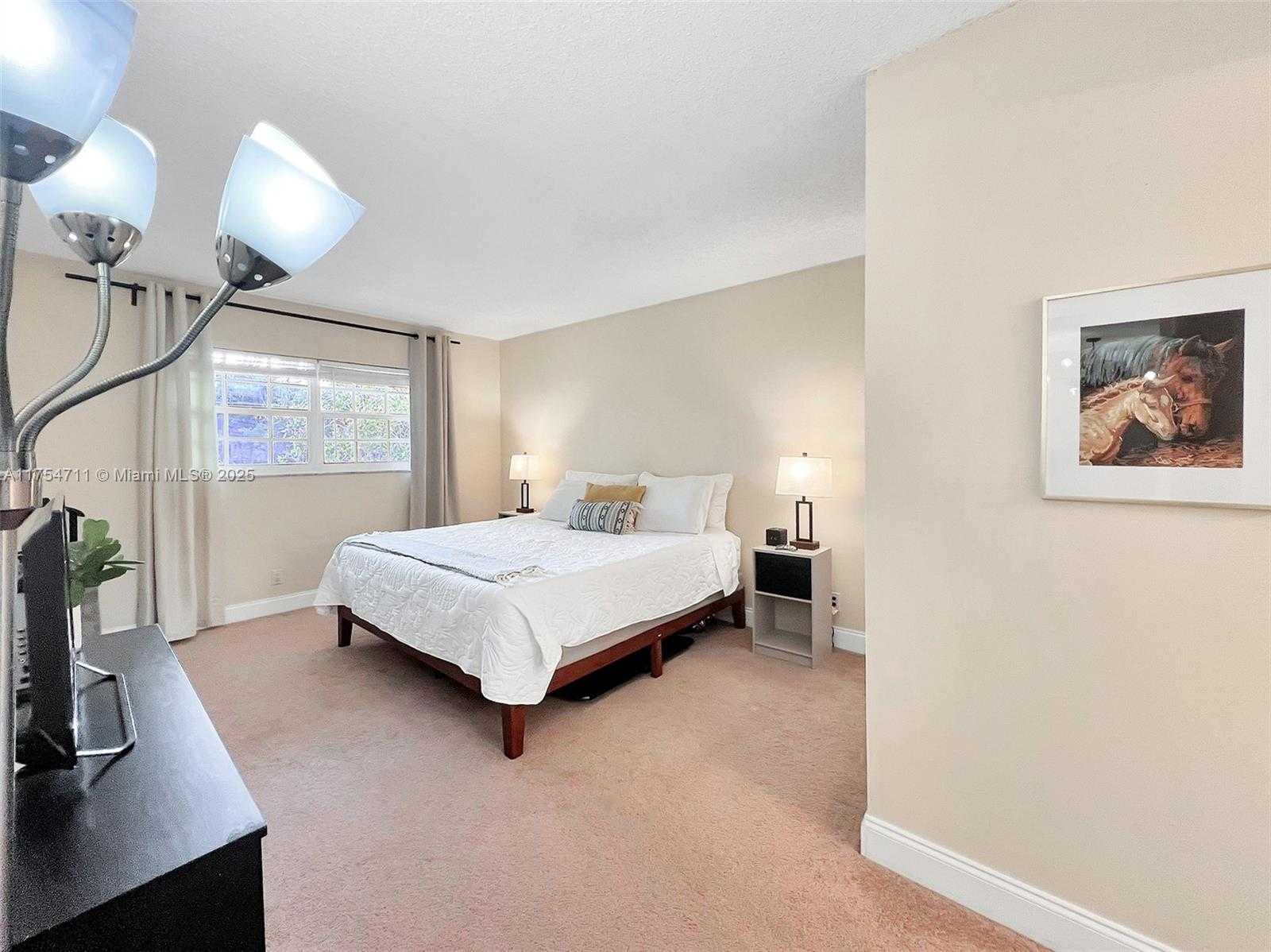 Small Image of 550 OAKS LN #202, Pompano Beach Number 9