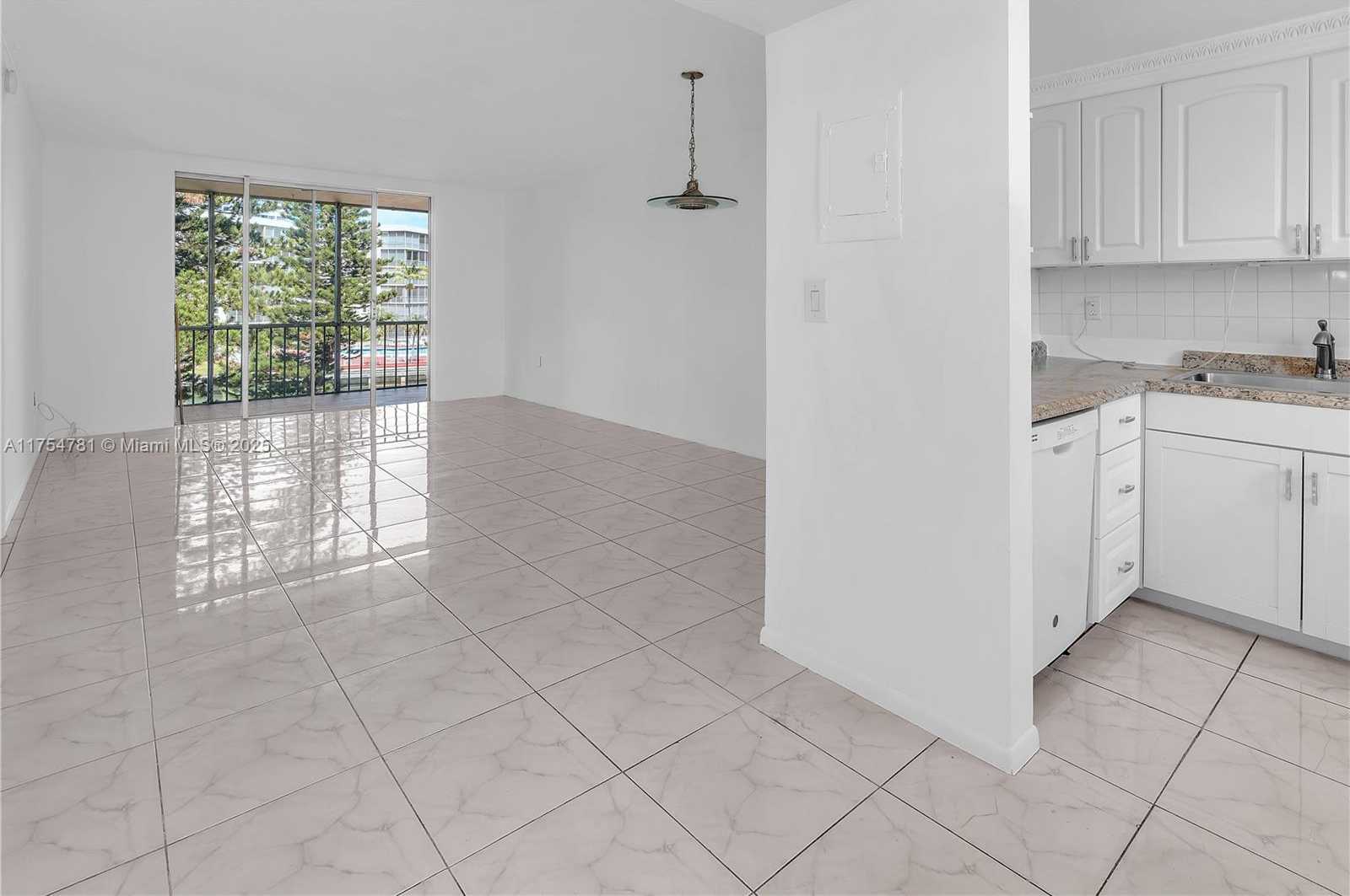 Small Image of 2905 POINT EAST DR #L311, Aventura Number 4