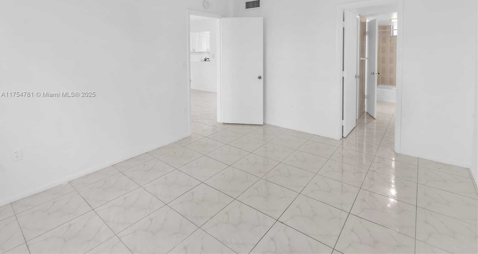 Small Image of 2905 POINT EAST DR #L311, Aventura Number 6