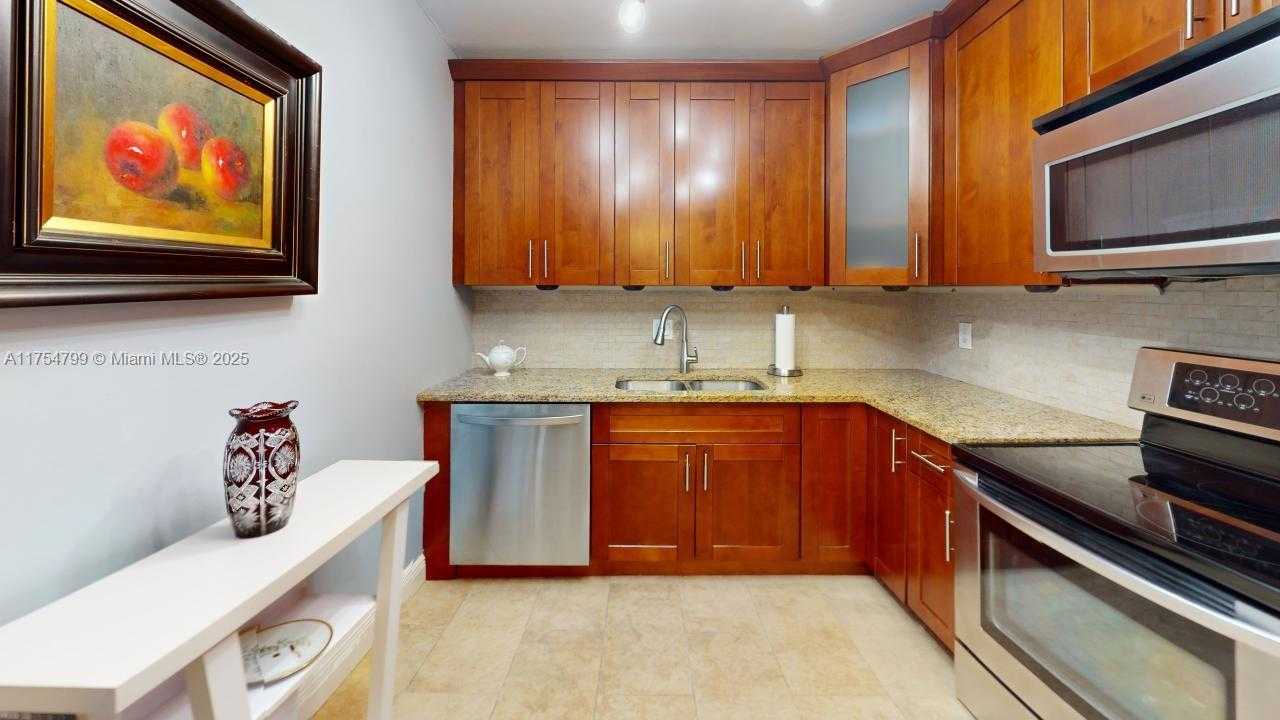 Small Image of 2500 PARKVIEW DR #1217, Hallandale Beach Number 15