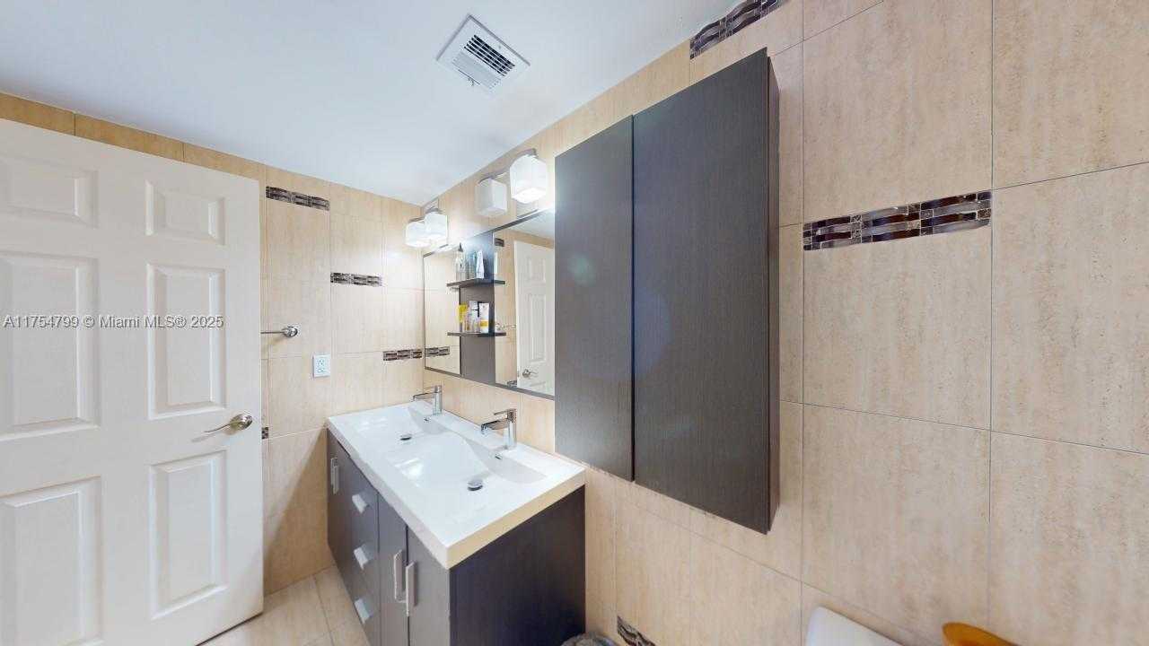 Small Image of 2500 PARKVIEW DR #1217, Hallandale Beach Number 19