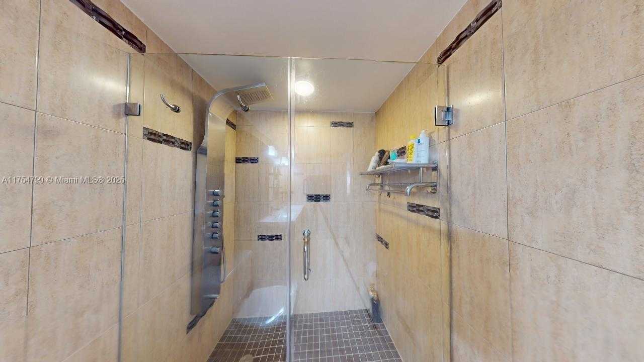 Small Image of 2500 PARKVIEW DR #1217, Hallandale Beach Number 22