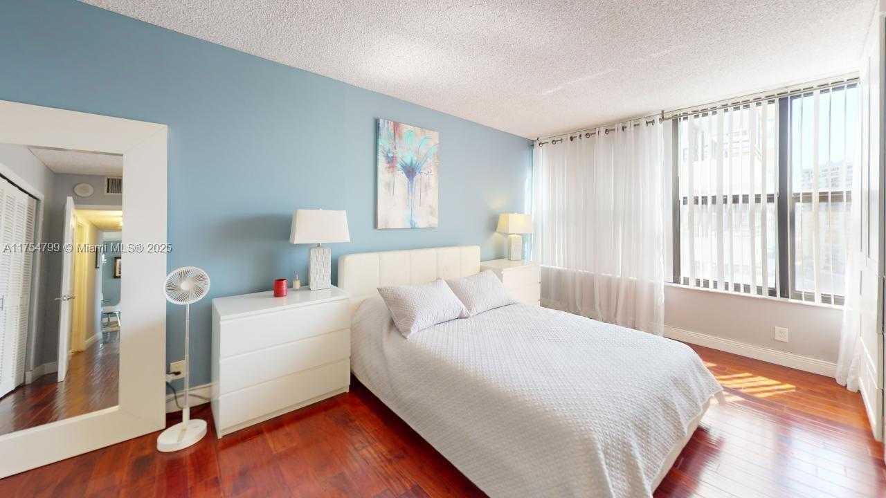 Small Image of 2500 PARKVIEW DR #1217, Hallandale Beach Number 23