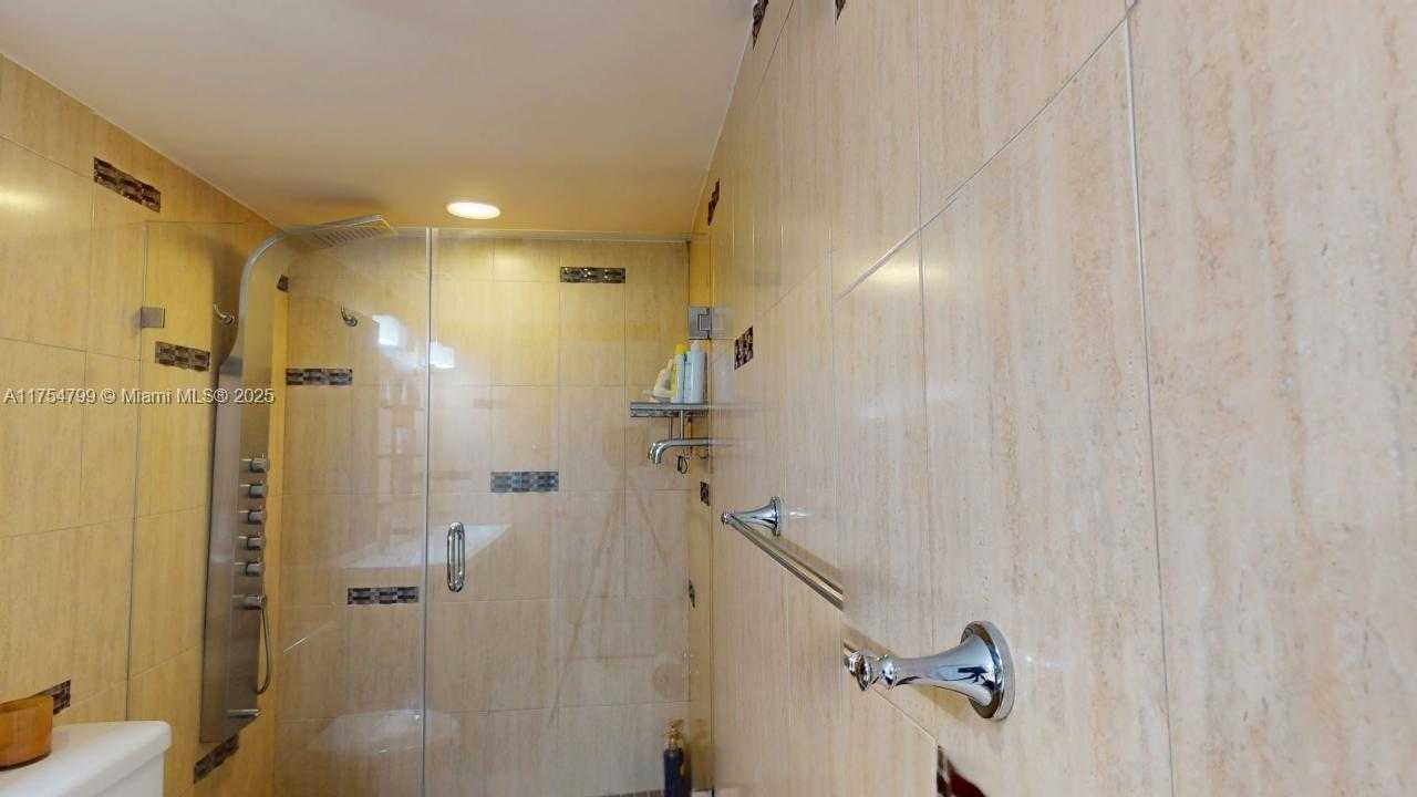 Small Image of 2500 PARKVIEW DR #1217, Hallandale Beach Number 24