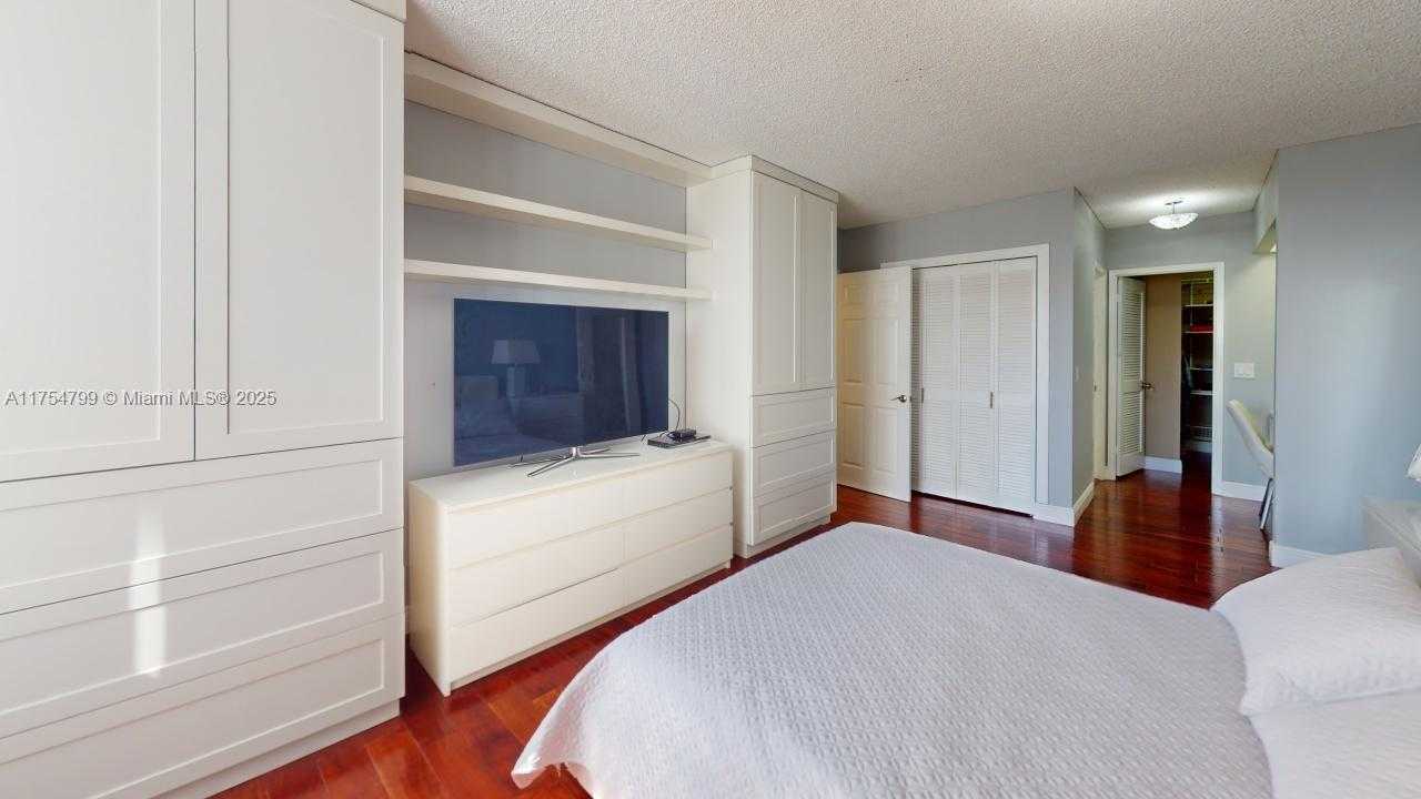 Small Image of 2500 PARKVIEW DR #1217, Hallandale Beach Number 26