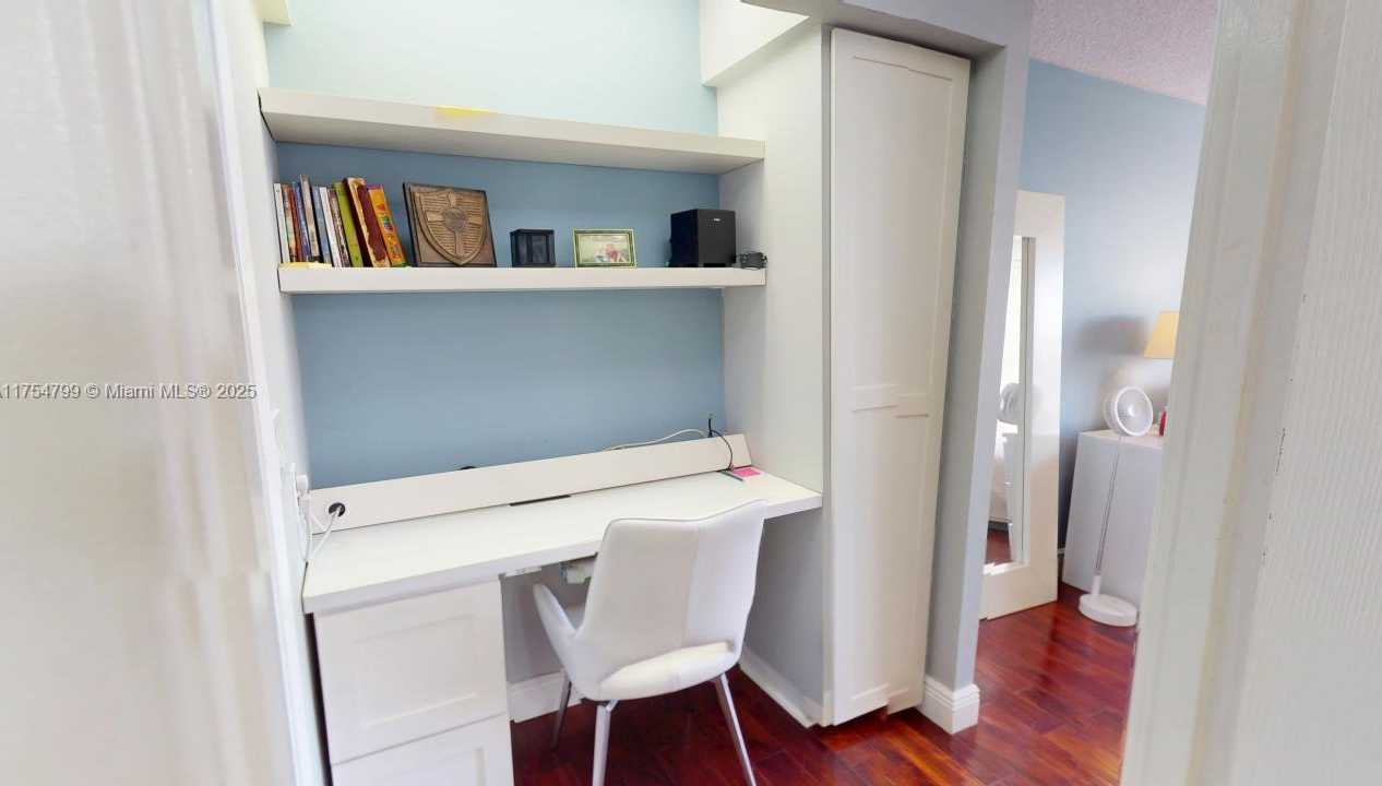 Small Image of 2500 PARKVIEW DR #1217, Hallandale Beach Number 27