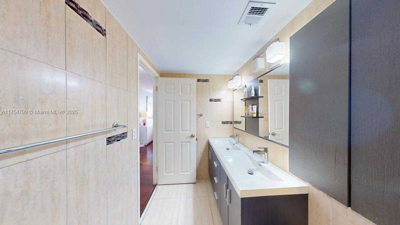 Small Image of 2500 PARKVIEW DR #1217, Hallandale Beach Number 28