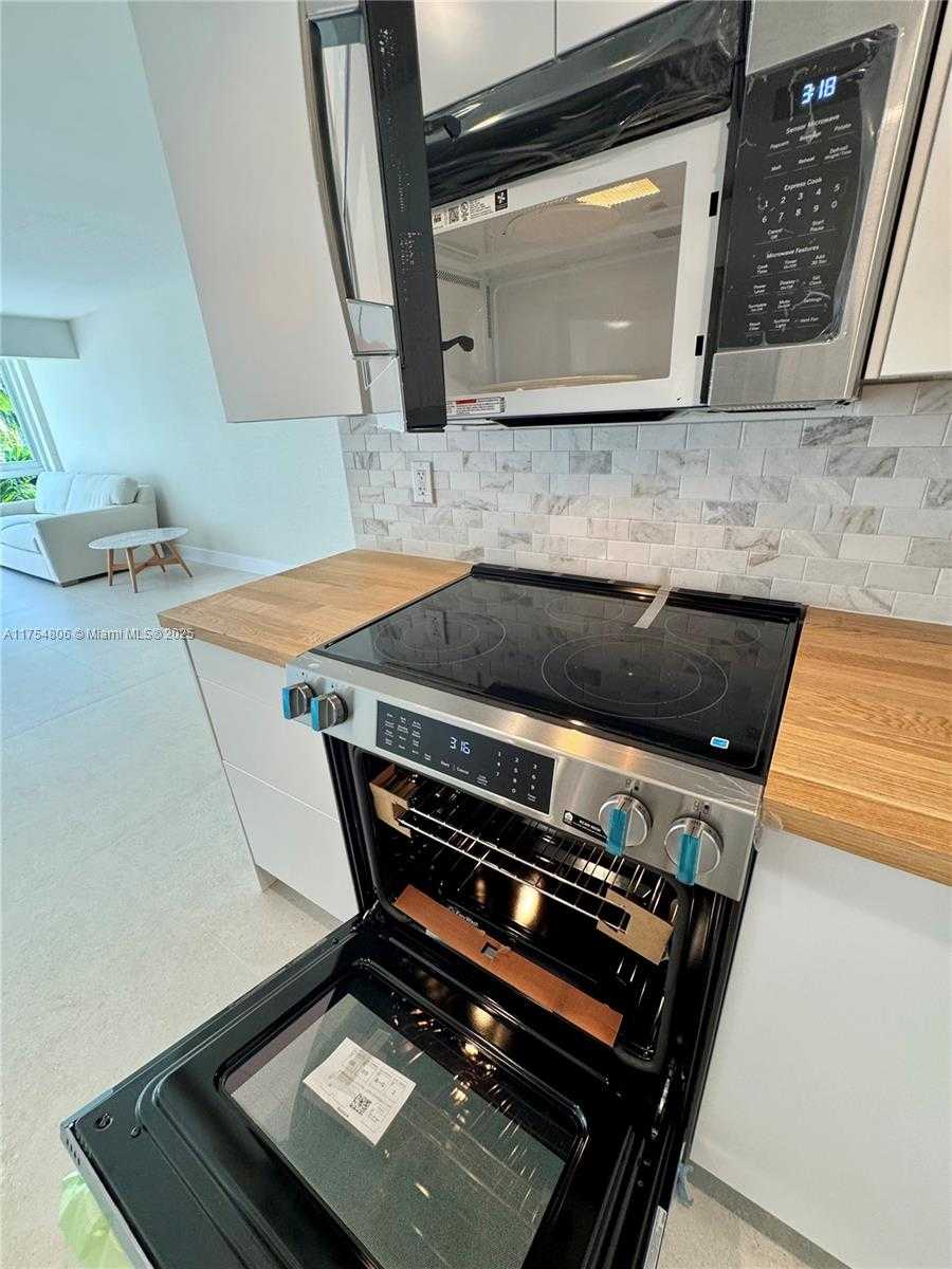 Small Image of 555 CRANDON BLVD #32, Key Biscayne Number 10