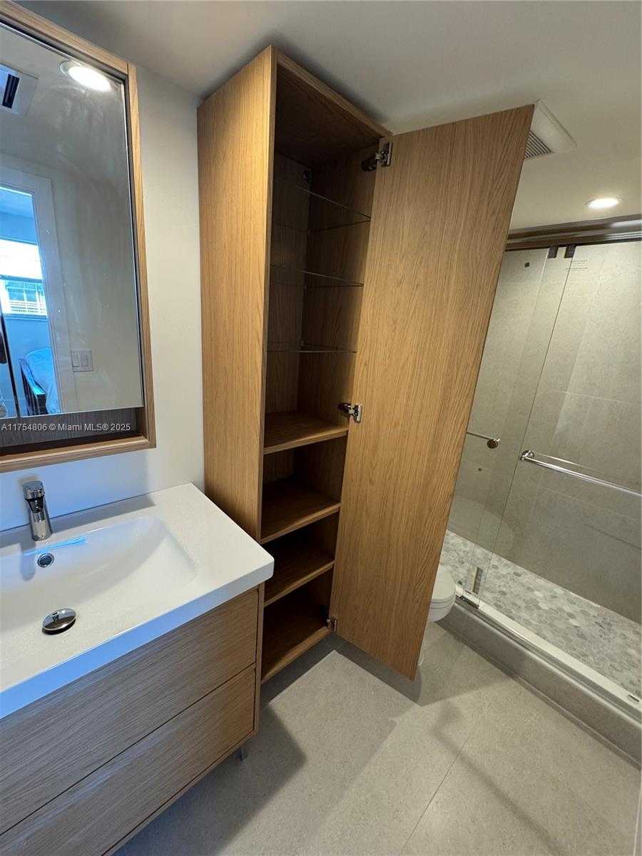 Small Image of 555 CRANDON BLVD #32, Key Biscayne Number 22