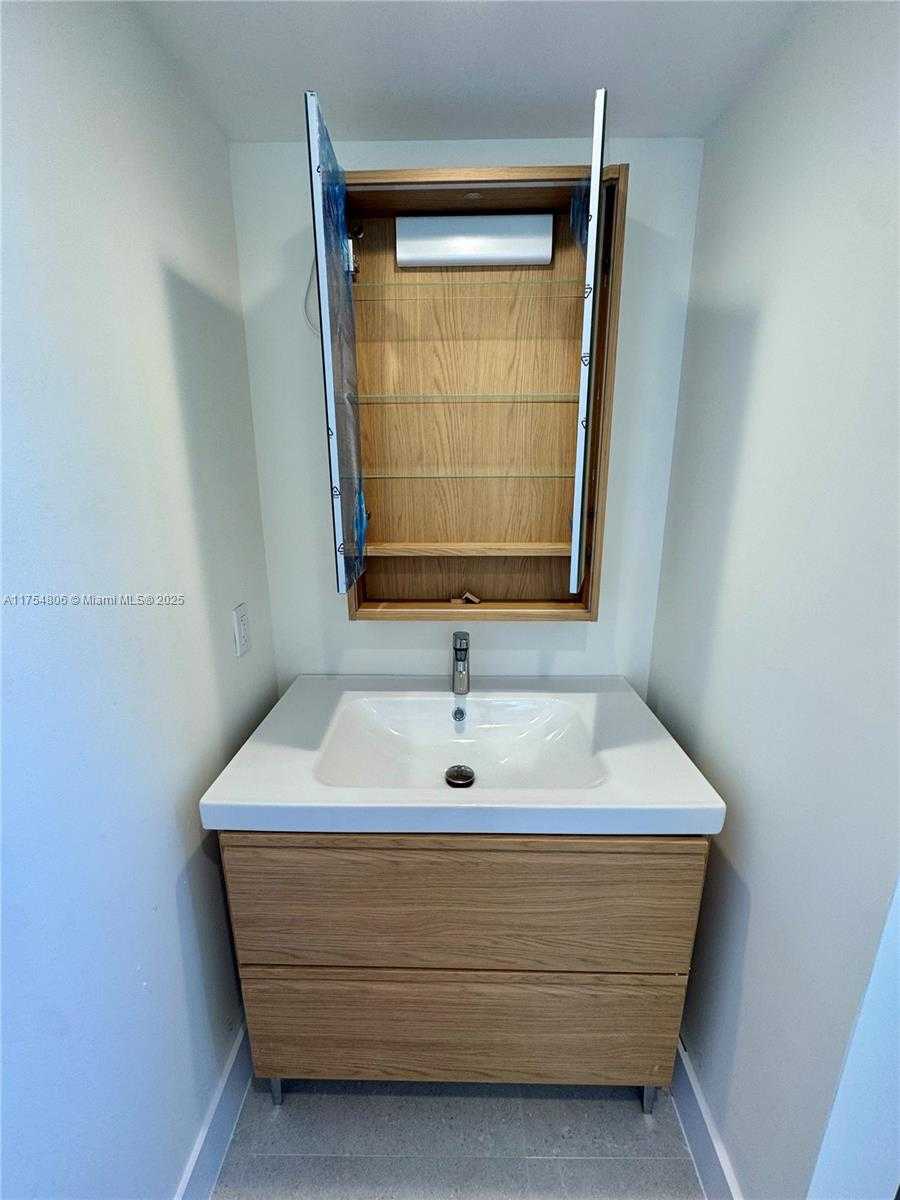 Small Image of 555 CRANDON BLVD #32, Key Biscayne Number 25