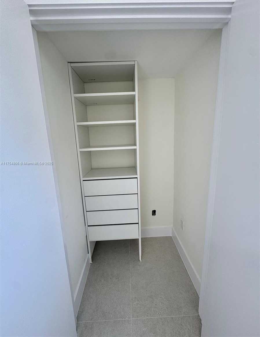 Small Image of 555 CRANDON BLVD #32, Key Biscayne Number 30