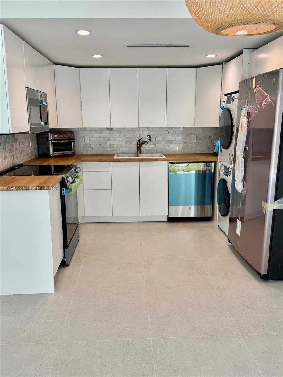 Small Image of 555 CRANDON BLVD #32, Key Biscayne Number 31