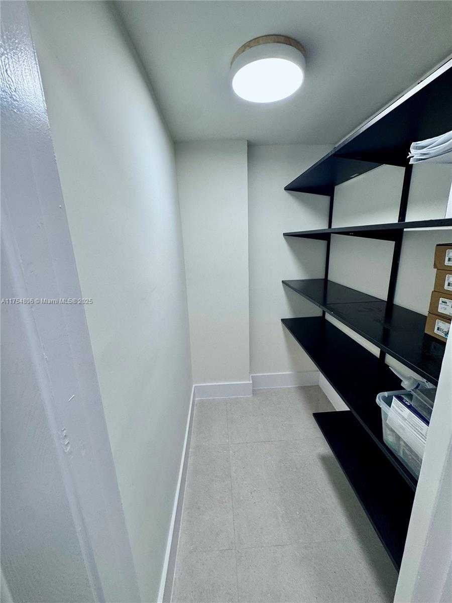 Small Image of 555 CRANDON BLVD #32, Key Biscayne Number 32