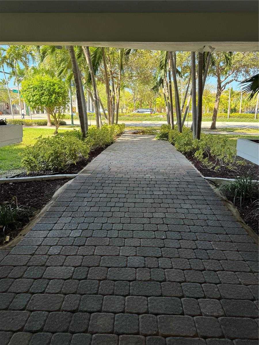 Small Image of 555 CRANDON BLVD #32, Key Biscayne Number 37