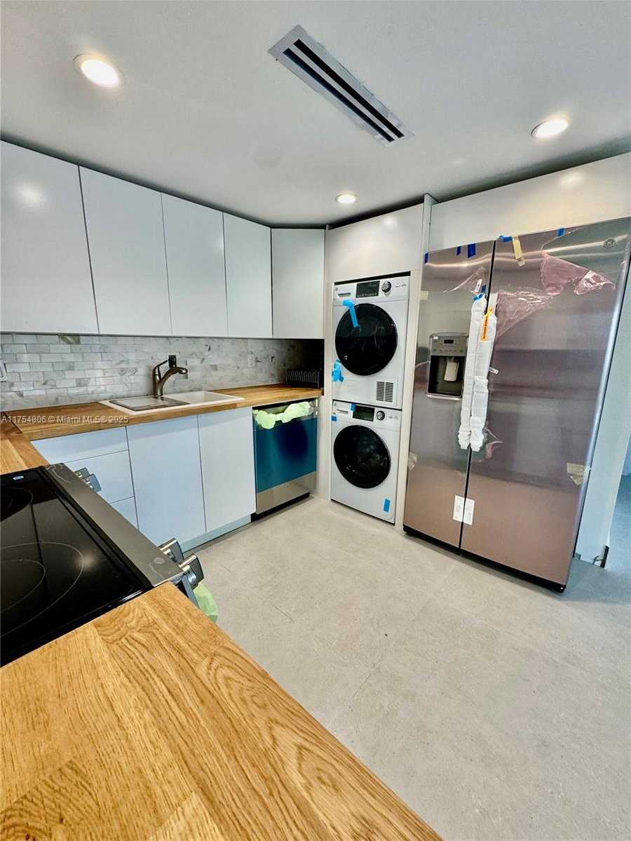Small Image of 555 CRANDON BLVD #32, Key Biscayne Number 9