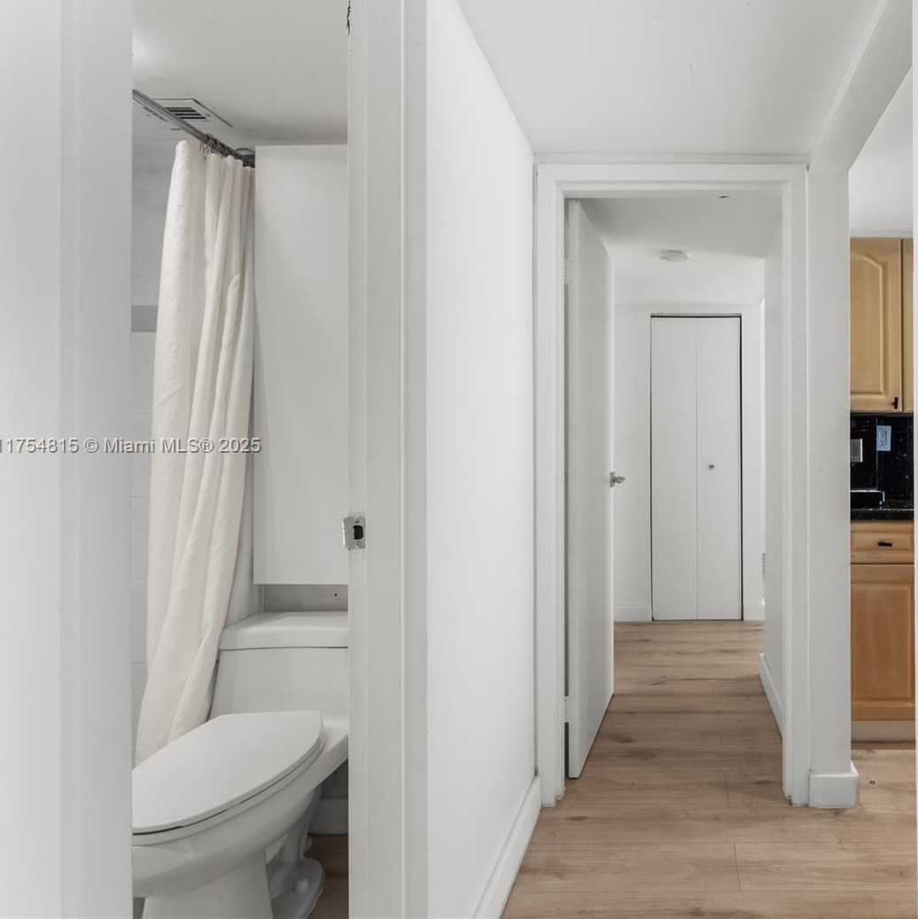 Small Image of 2655 COLLINS #2405, Miami Beach Number 20