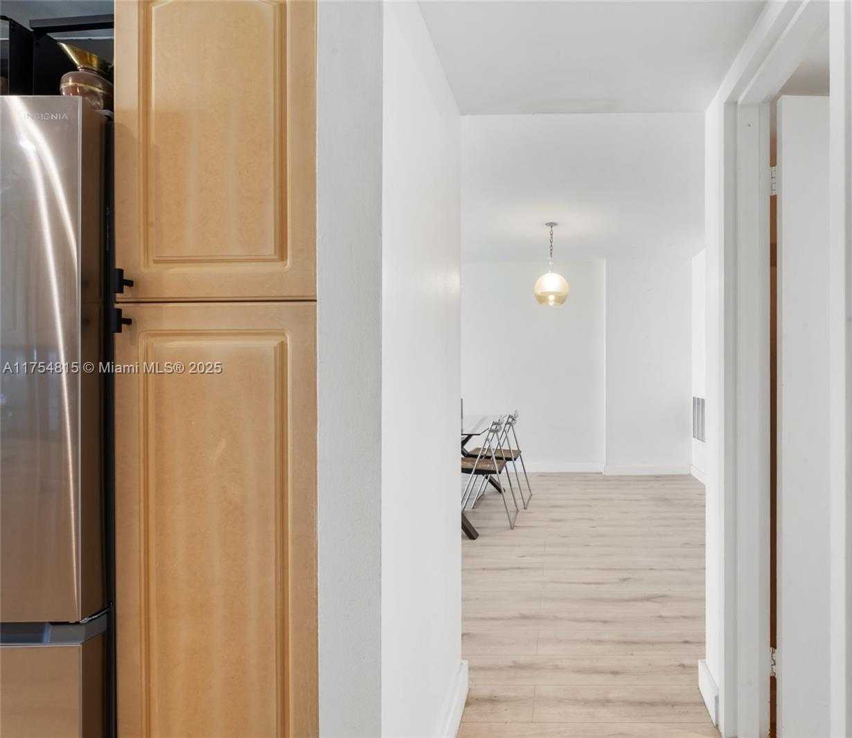 Small Image of 2655 COLLINS #2405, Miami Beach Number 21