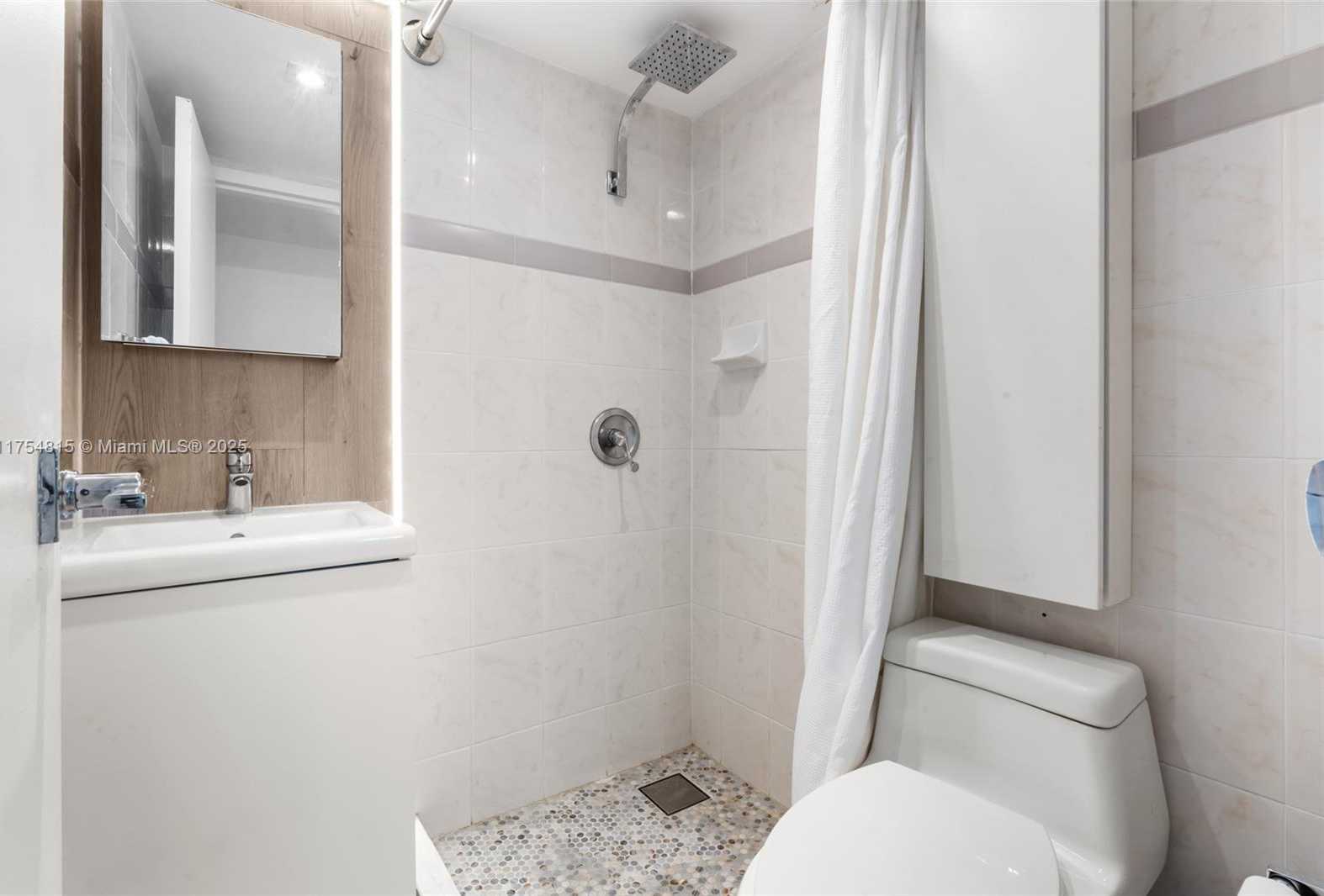 Small Image of 2655 COLLINS #2405, Miami Beach Number 22