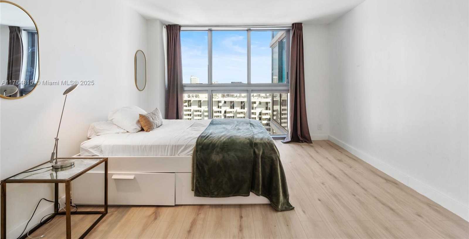 Small Image of 2655 COLLINS #2405, Miami Beach Number 29