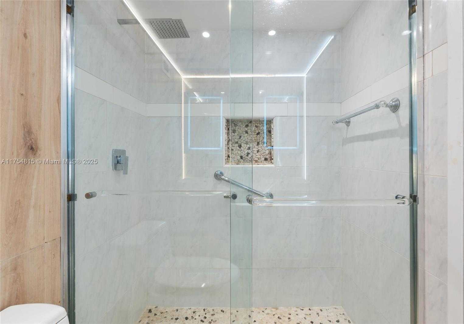 Small Image of 2655 COLLINS #2405, Miami Beach Number 33