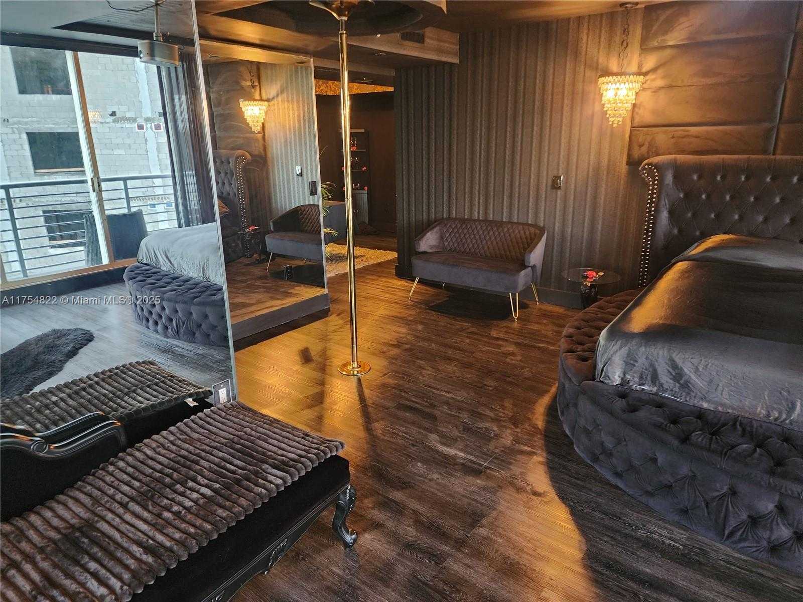 Small Image of 1720 Harrison St, Hollywood, FL 33020, USA Number 11