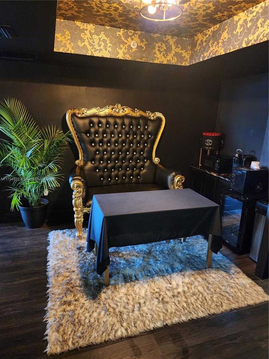 Small Image of 1720 Harrison St, Hollywood, FL 33020, USA Number 12
