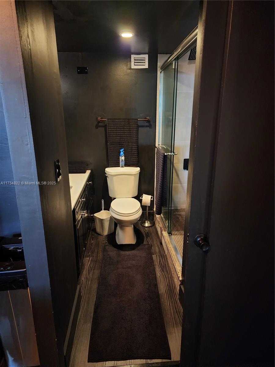 Small Image of 1720 Harrison St, Hollywood, FL 33020, USA Number 13