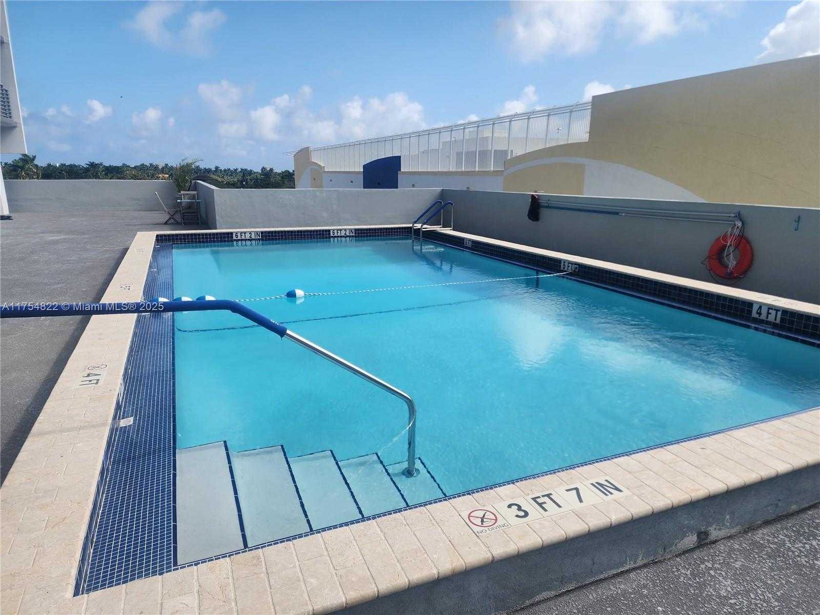 Small Image of 1720 Harrison St, Hollywood, FL 33020, USA Number 16