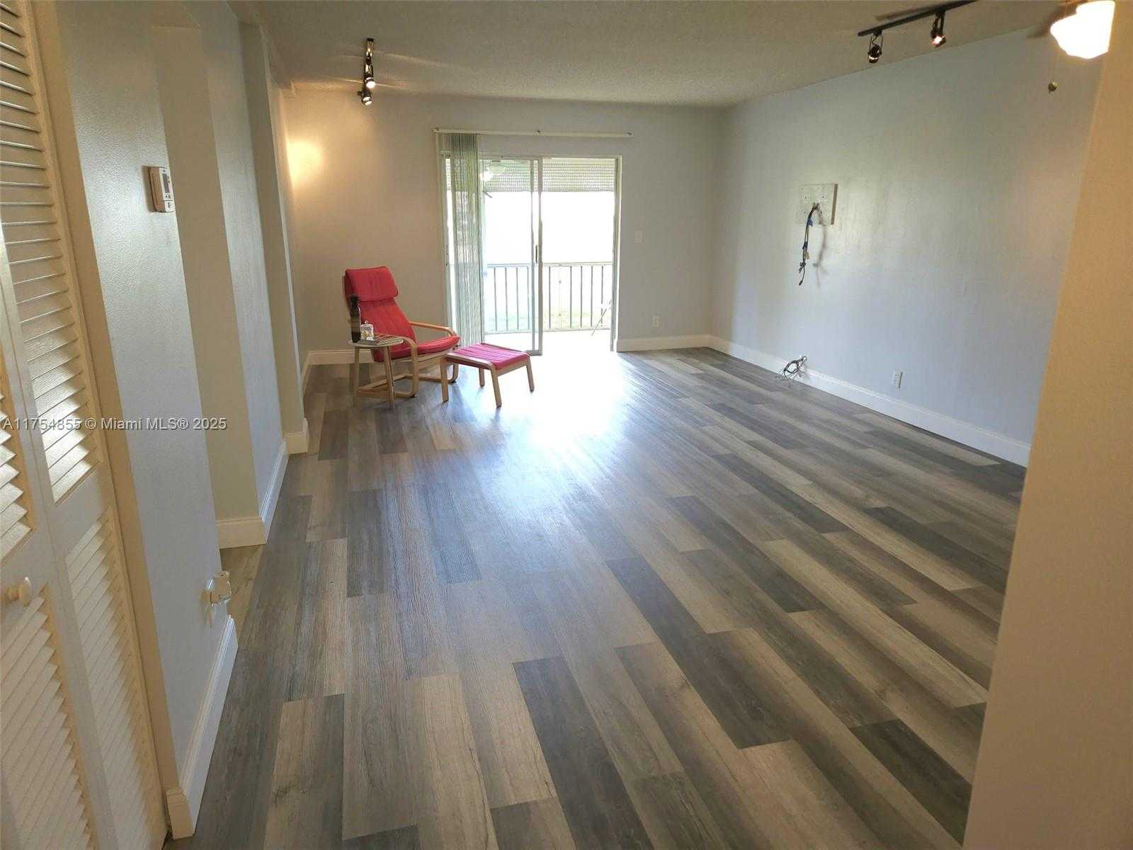 Small Image of 3535 BROKEN WOODS DR #106, Coral Springs Number 3