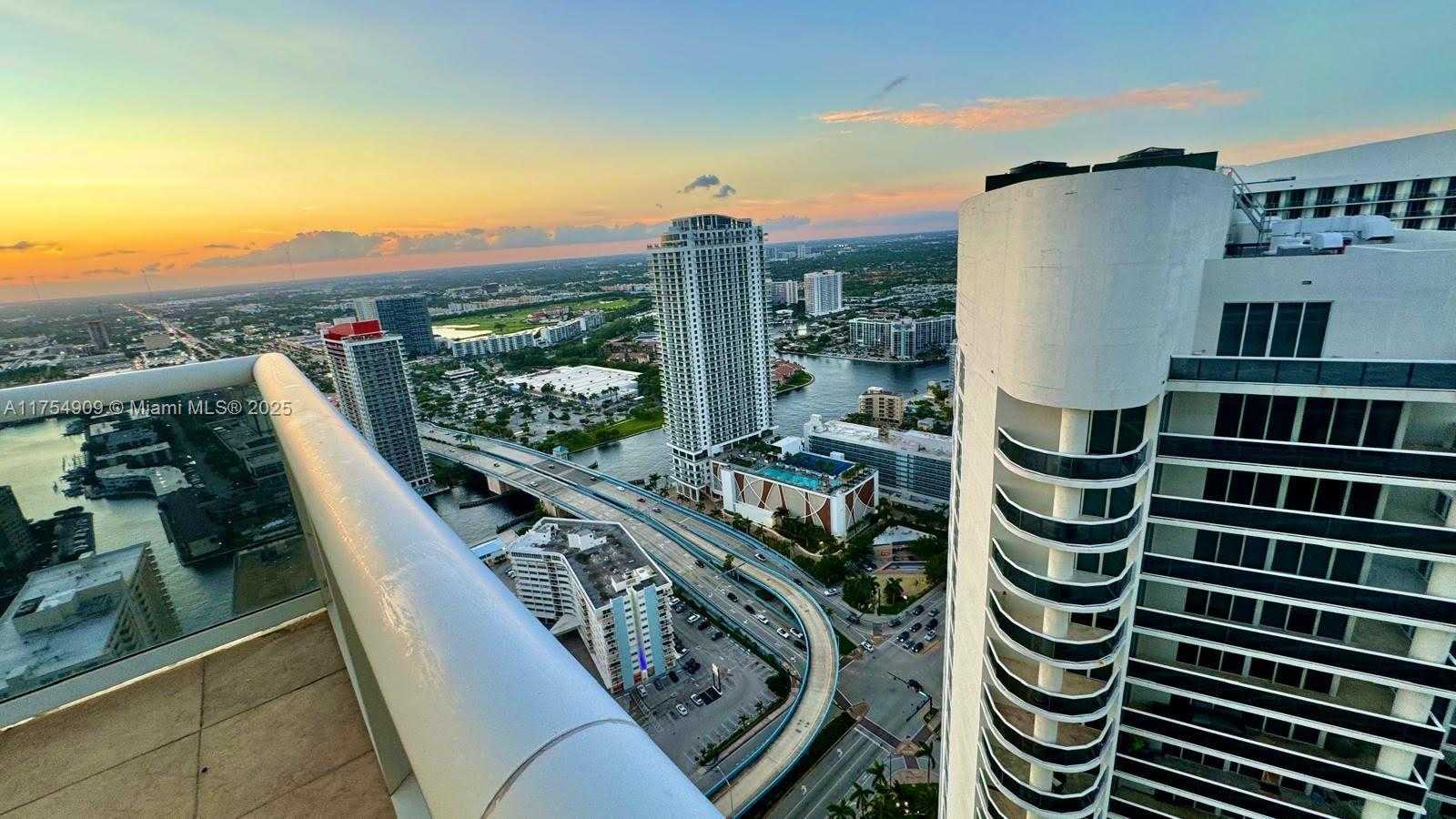 Small Image of 1830 SOUTH OCEAN DR #4708, Hallandale Beach Number 3