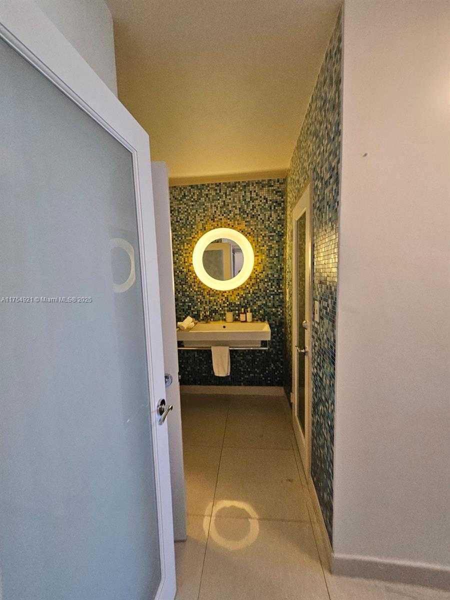 Small Image of 100 LINCOLN RD #1242, Miami Beach Number 3