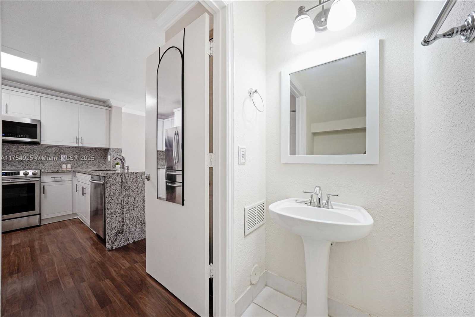 Small Image of 12611 SOUTH WEST 54TH CT #12611, Miramar Number 15