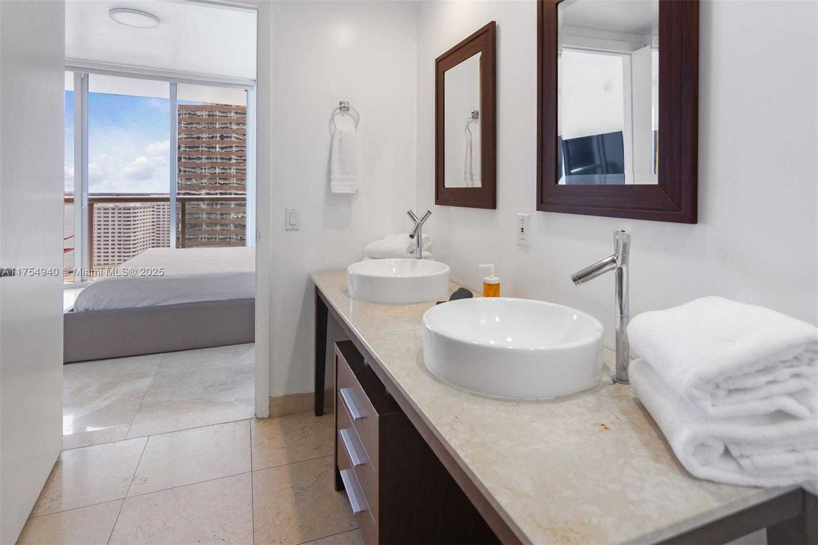 Small Image of 485 BRICKELL AVE #2209, Miami Number 11