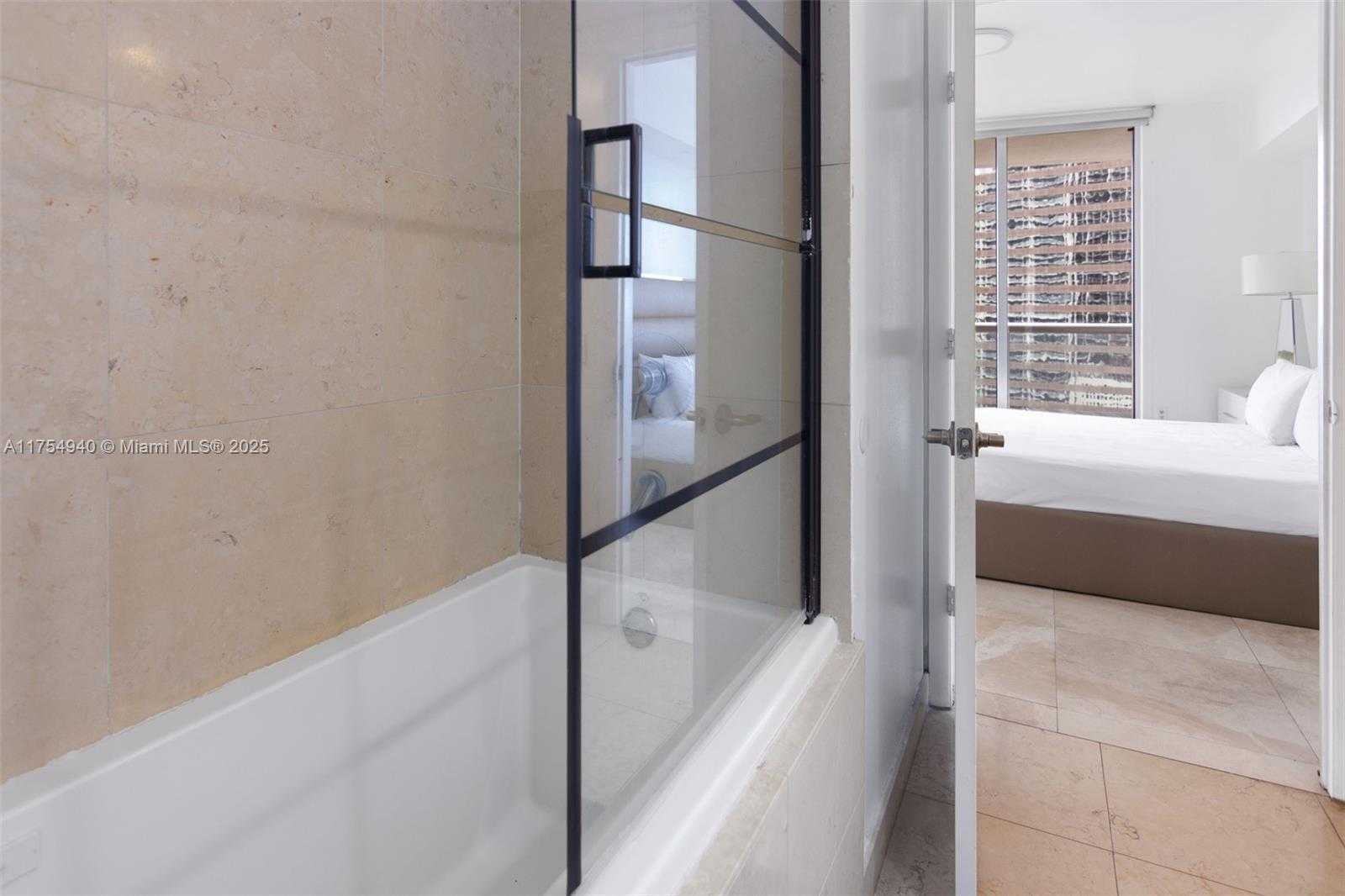 Small Image of 485 BRICKELL AVE #2209, Miami Number 12