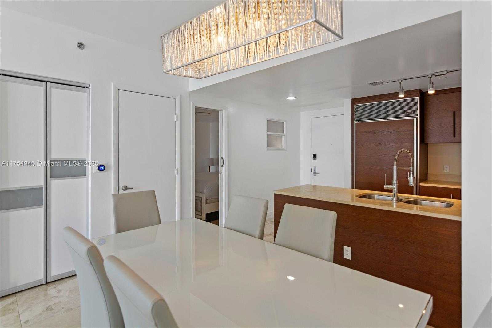 Small Image of 485 BRICKELL AVE #2209, Miami Number 14