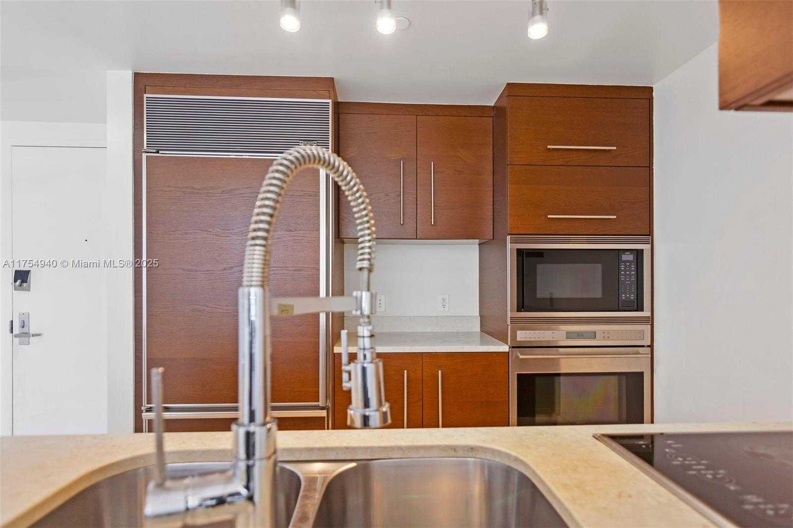 Small Image of 485 BRICKELL AVE #2209, Miami Number 18