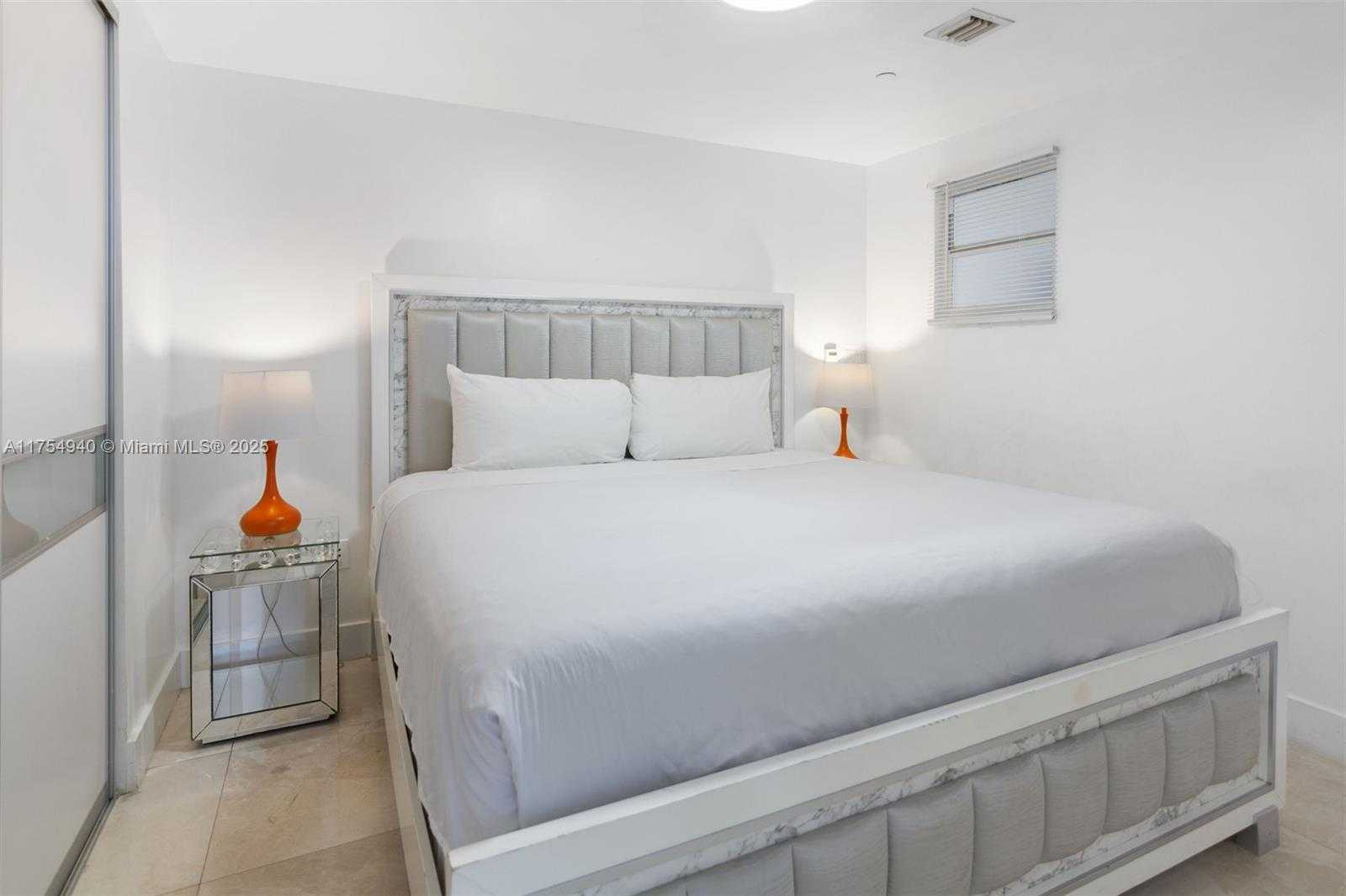 Small Image of 485 BRICKELL AVE #2209, Miami Number 20