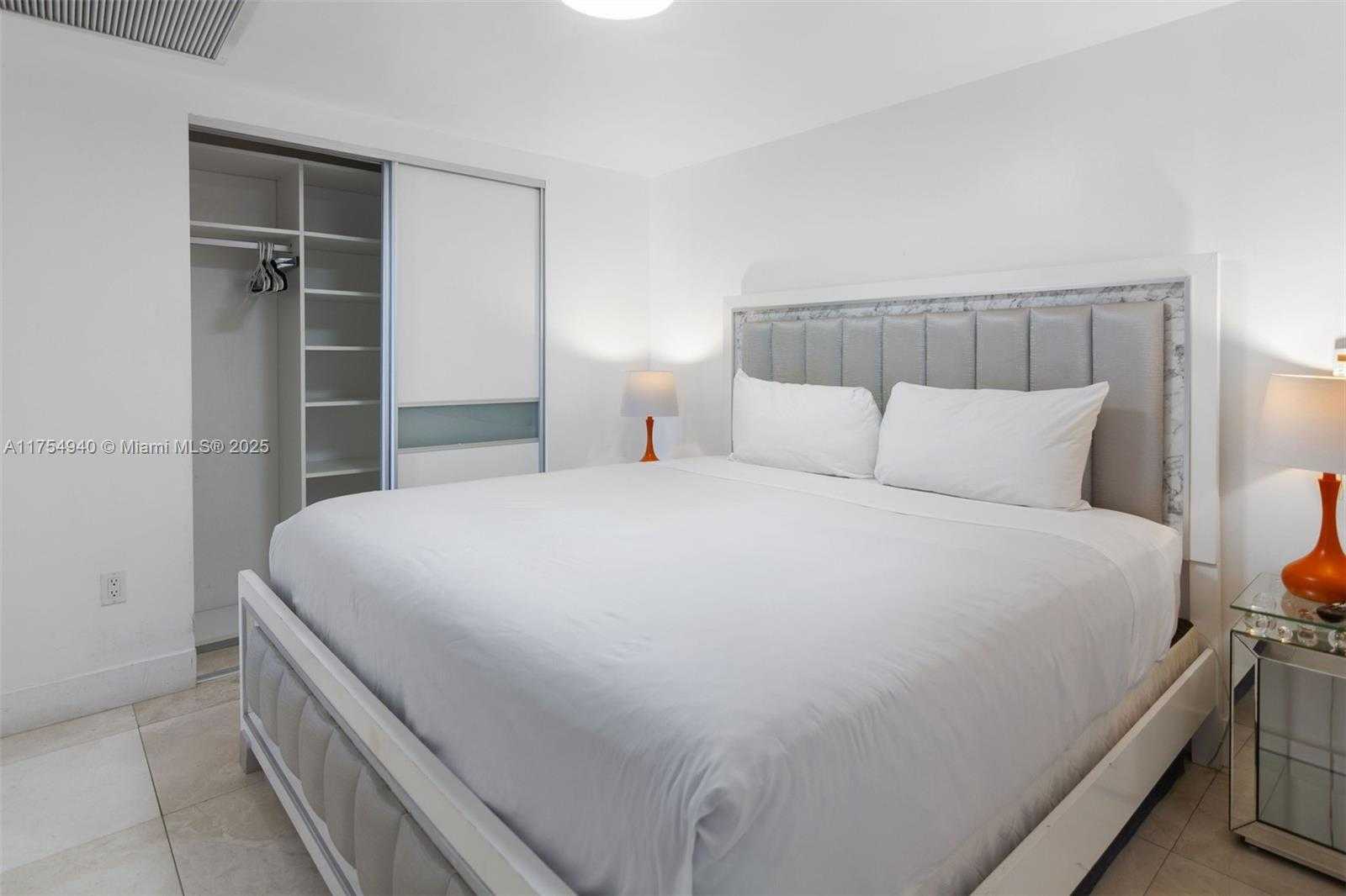 Small Image of 485 BRICKELL AVE #2209, Miami Number 21