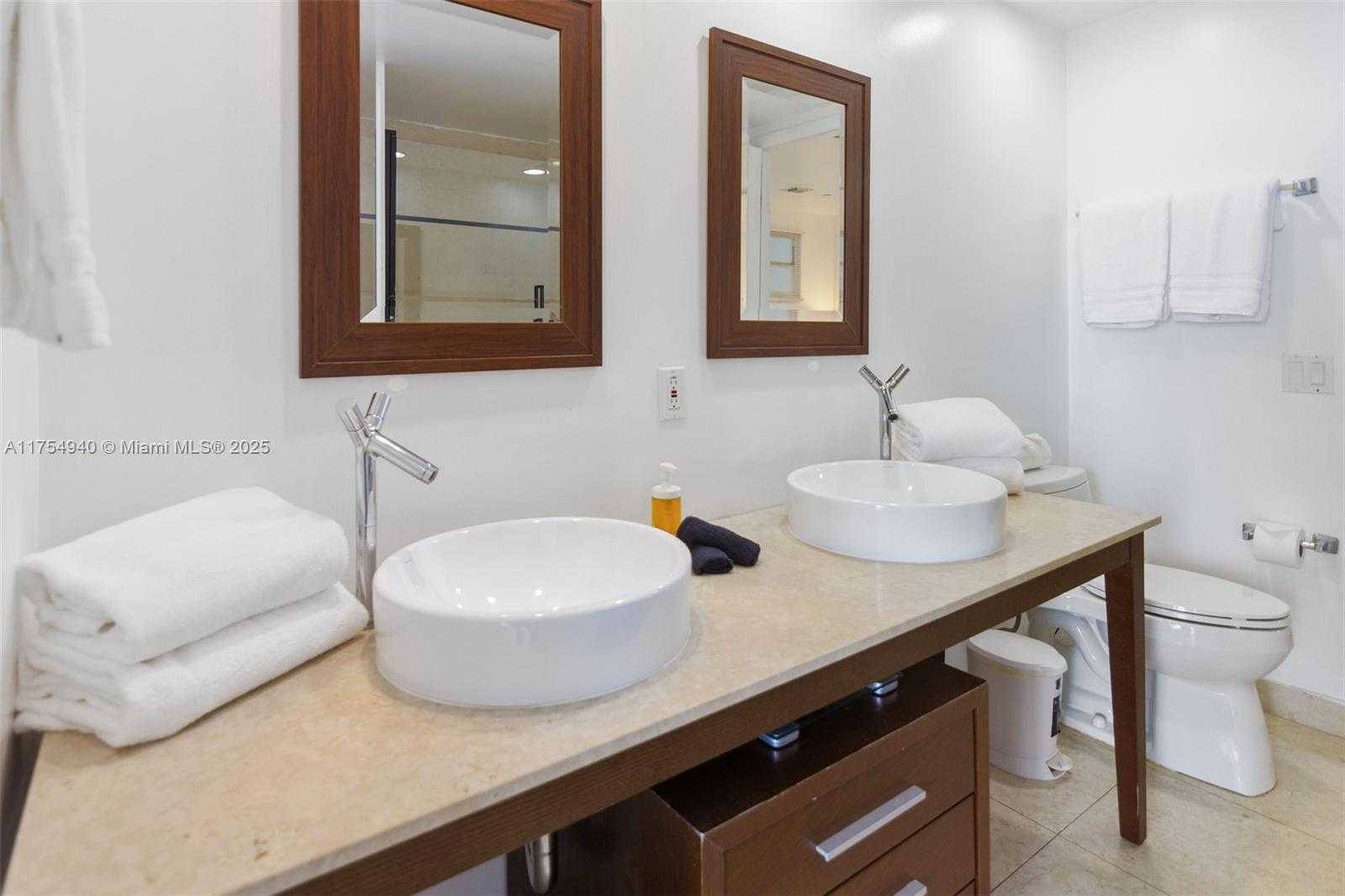 Small Image of 485 BRICKELL AVE #2209, Miami Number 24