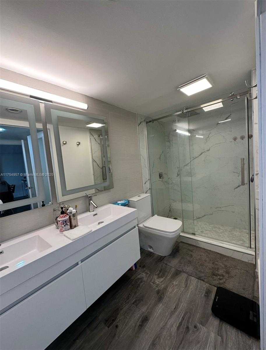 Small Image of 20301 WEST COUNTRY CLUB DR #1530, Aventura Number 5