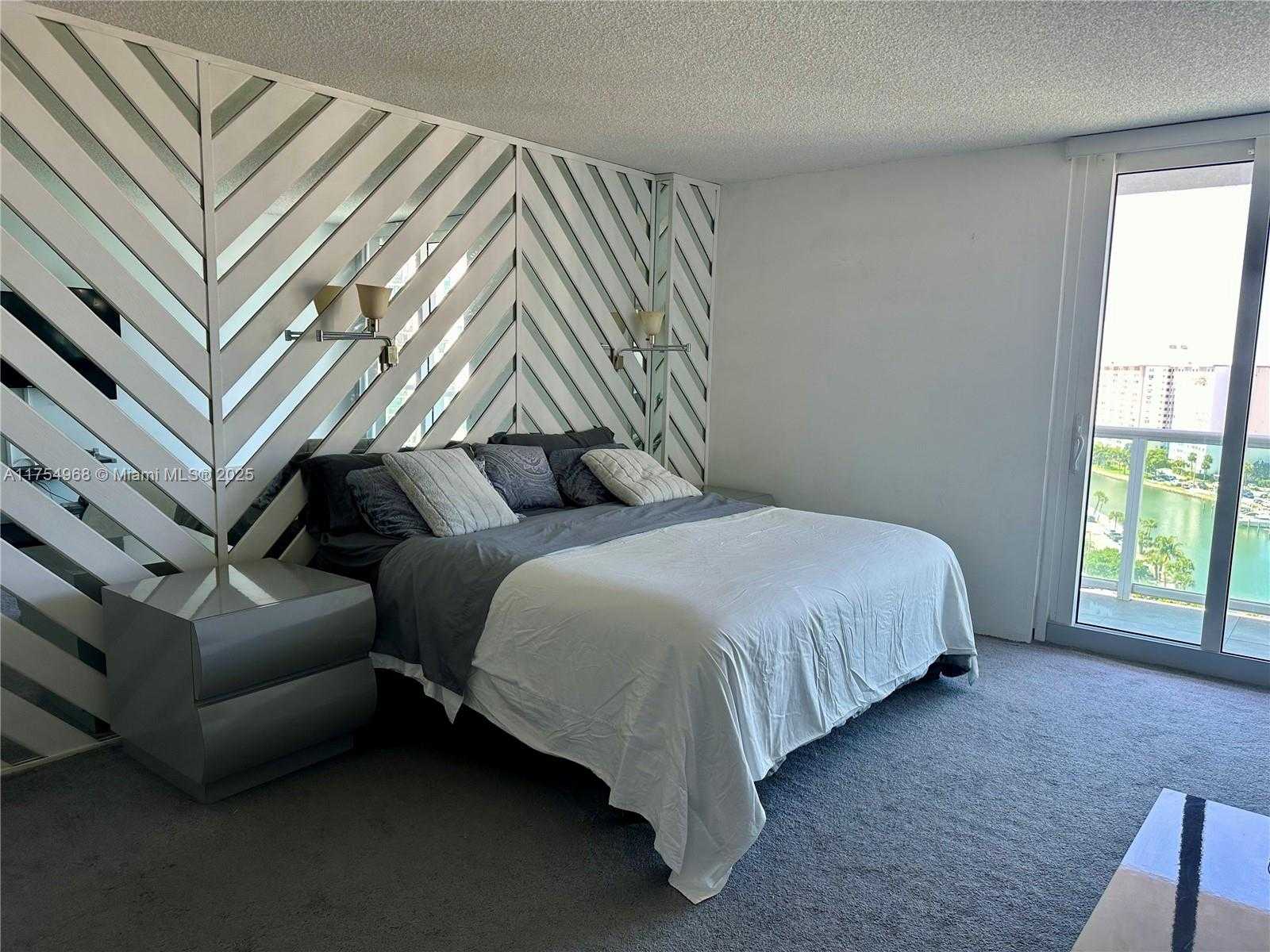 Small Image of 100 BAYVIEW DR #1503, Sunny Isles Beach Number 19