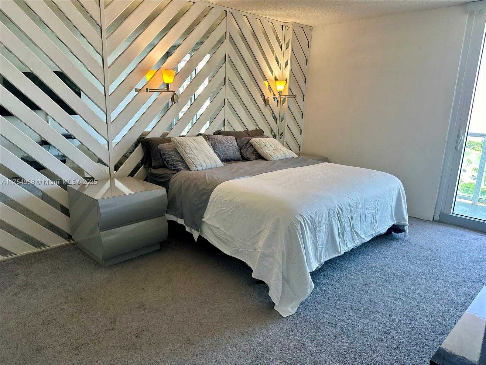 Small Image of 100 BAYVIEW DR #1503, Sunny Isles Beach Number 22