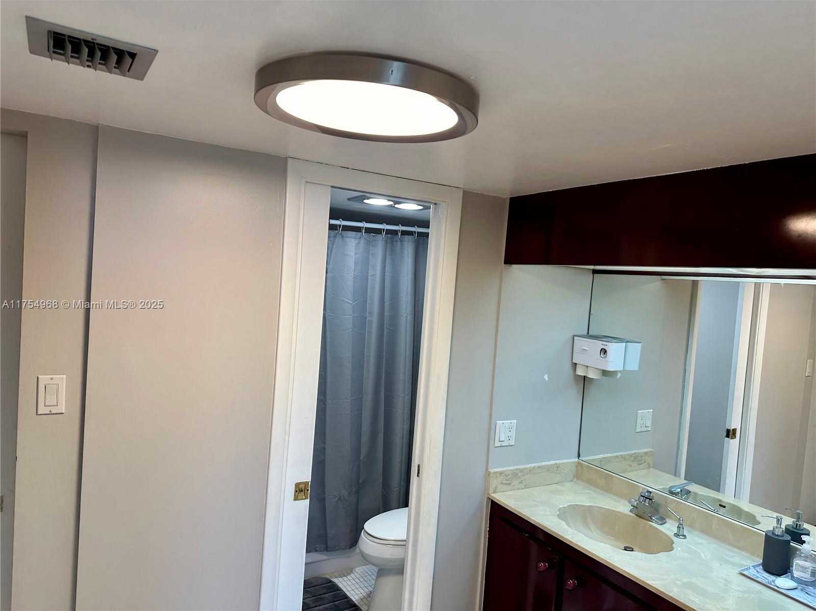 Small Image of 100 BAYVIEW DR #1503, Sunny Isles Beach Number 25