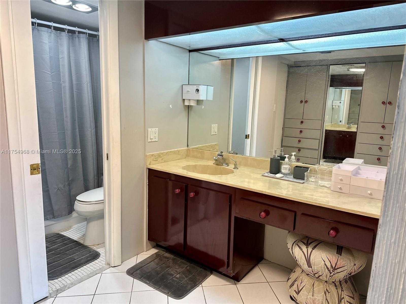 Small Image of 100 BAYVIEW DR #1503, Sunny Isles Beach Number 26