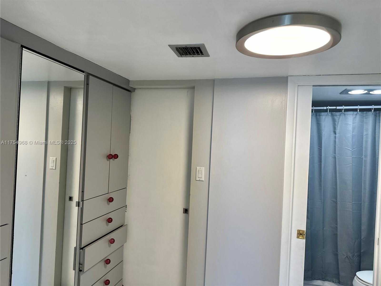 Small Image of 100 BAYVIEW DR #1503, Sunny Isles Beach Number 27