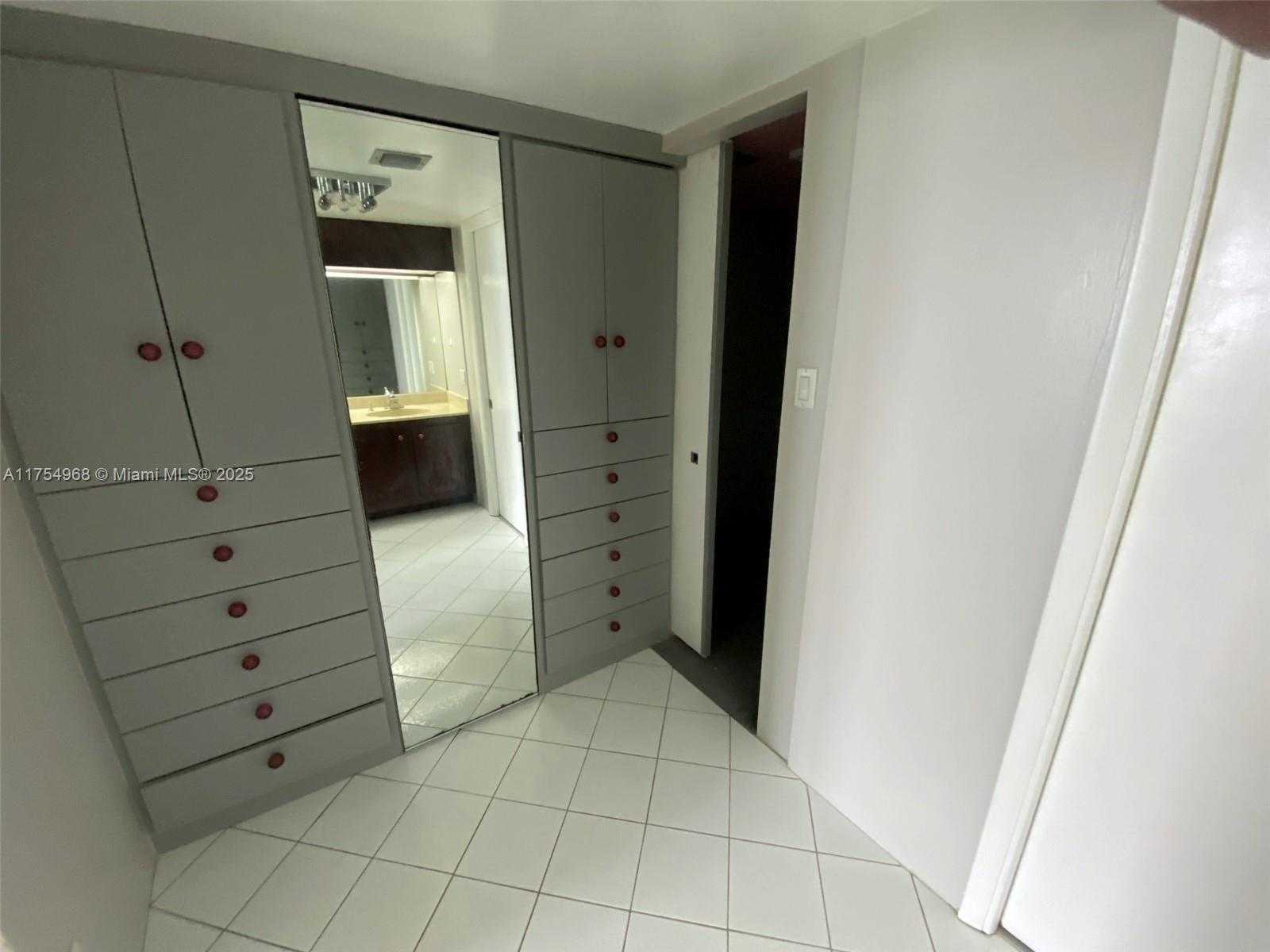Small Image of 100 BAYVIEW DR #1503, Sunny Isles Beach Number 28
